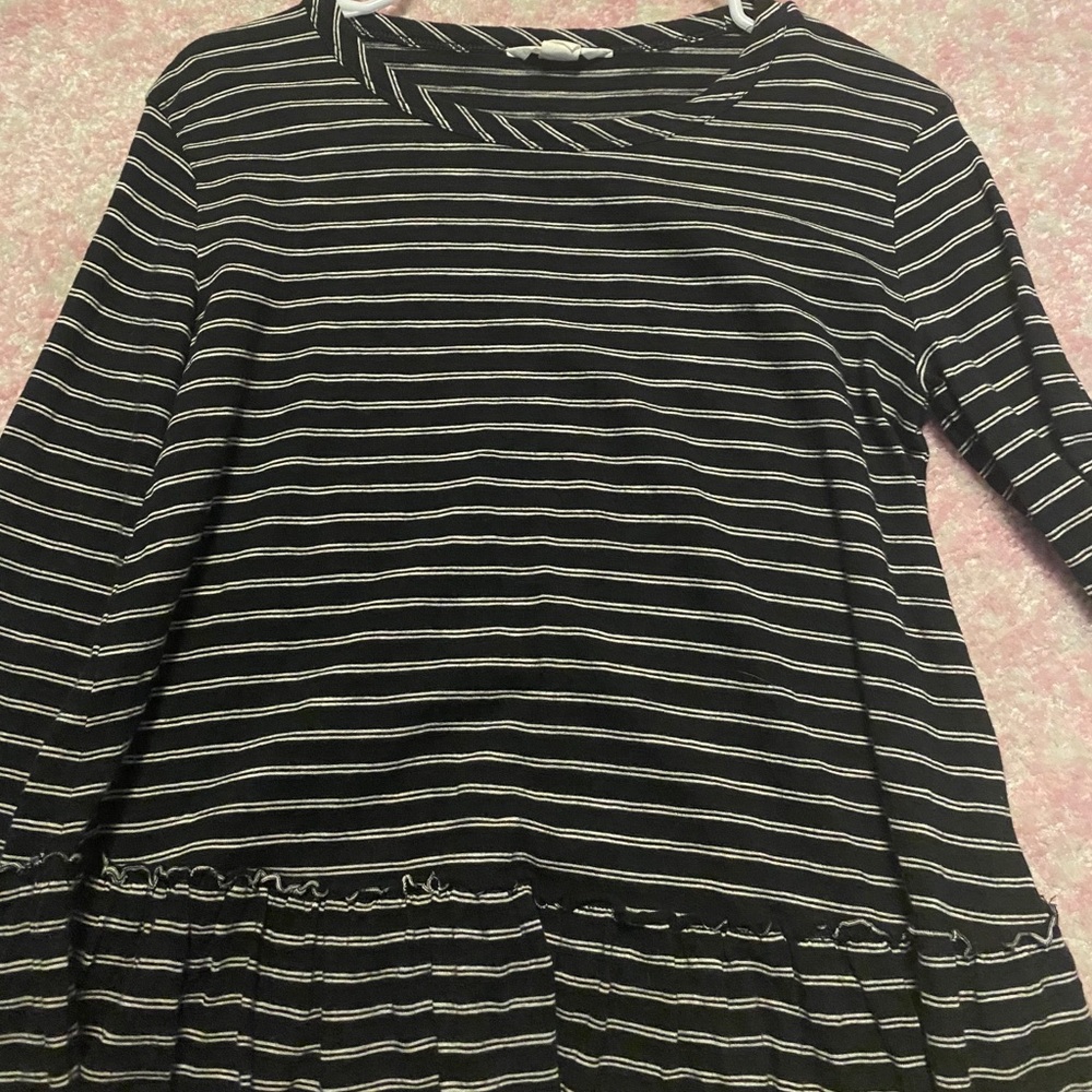 CASLON. Black and White stripped top.